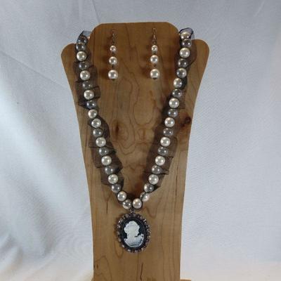 Victorian-Style Necklace Set