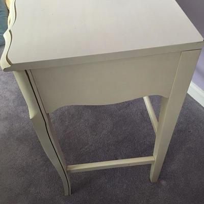Lot 31 - Desk & Chair