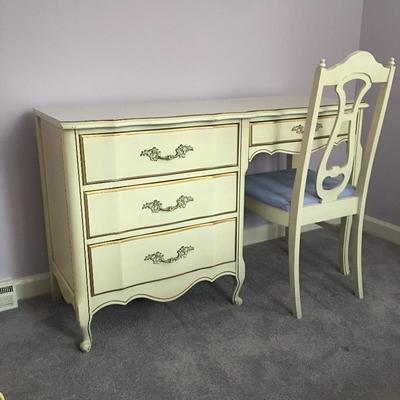 Lot 31 - Desk & Chair