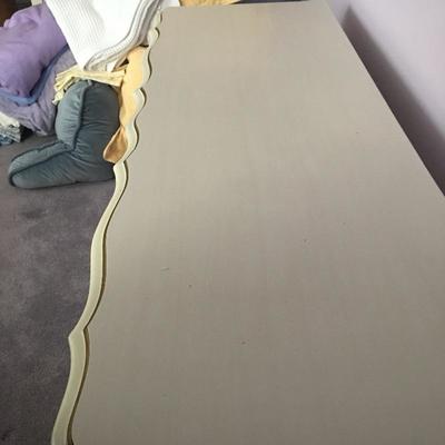 Lot 31 - Desk & Chair