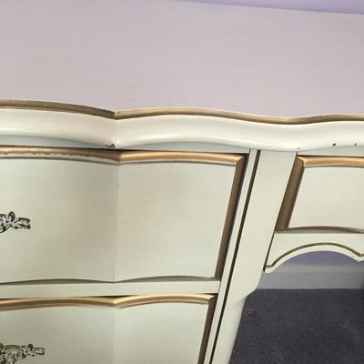 Lot 31 - Desk & Chair