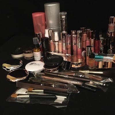Lot 33 - Makeup, Makeup, Makeup