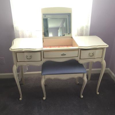 Lot 34 - Vanity Dressing Table