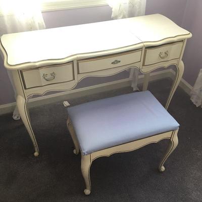 Lot 34 - Vanity Dressing Table
