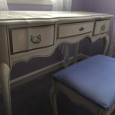 Lot 34 - Vanity Dressing Table