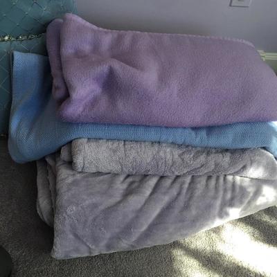 Lot 39 - Bedspread & More
