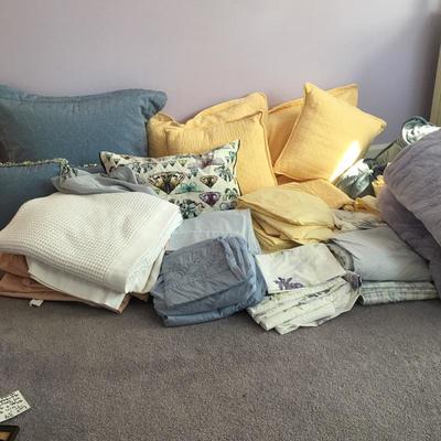 Lot 39 - Bedspread & More