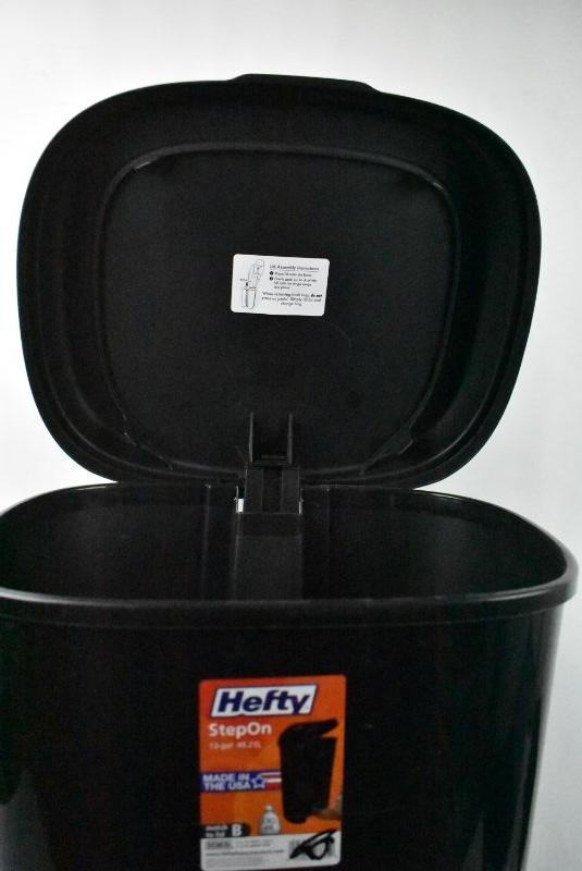 Hefty Step-On 13-Gallon Trash Can, Black - New