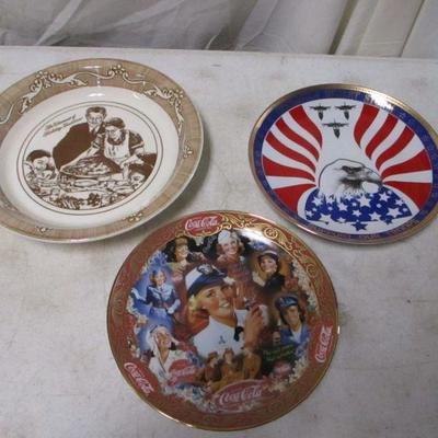 Lot 118 - Collectible Souvenir Plates - John Glenn 