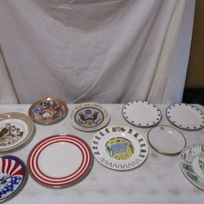 Lot 118 - Collectible Souvenir Plates - John Glenn 