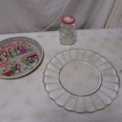 Lot 121 -  Bear Glass 32 oz Jelly Jar Kraft General Foods & Knickerbocker Beer Metal Serving Tray 12”