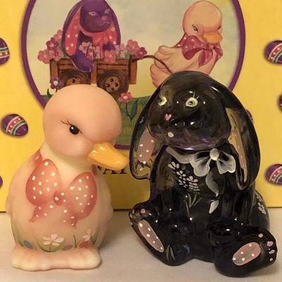 Lot 51 - Fenton Figurines