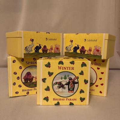 Lot 51 - Fenton Figurines