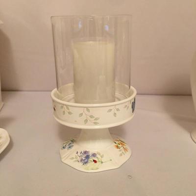  Lot 72 - Lenox Dishware