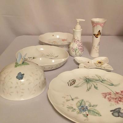  Lot 72 - Lenox Dishware