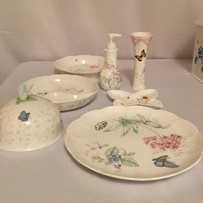  Lot 72 - Lenox Dishware