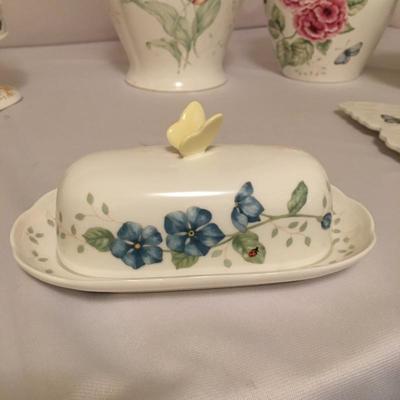  Lot 72 - Lenox Dishware
