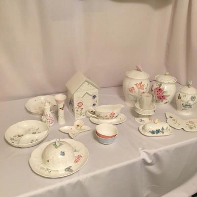  Lot 72 - Lenox Dishware