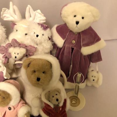 Lot 82 - Boyd's Bears Winter Collection