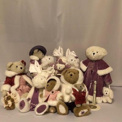 Lot 82 - Boyd's Bears Winter Collection