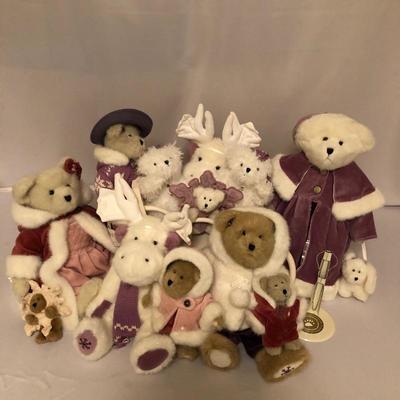 Lot 82 - Boyd's Bears Winter Collection