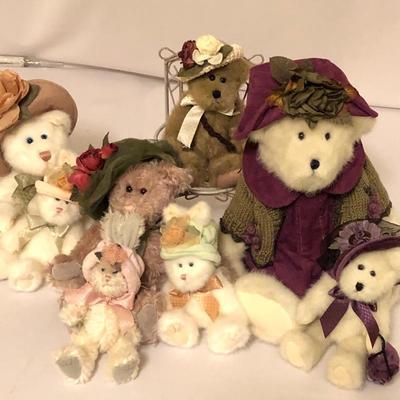 Lot 92- Boyd's Bears With Hats