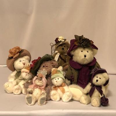 Lot 92- Boyd's Bears With Hats