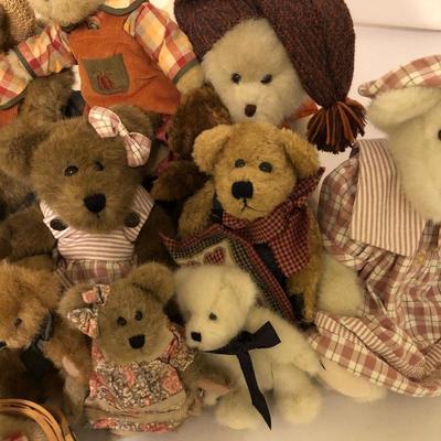 Lot 95- Boyd's Bears Fall Bears