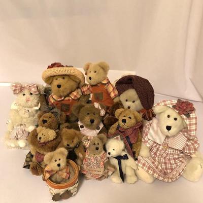 Lot 95- Boyd's Bears Fall Bears