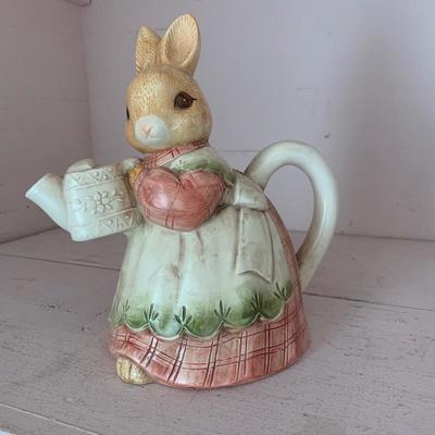 Lot 101 - Colony of Rabbits