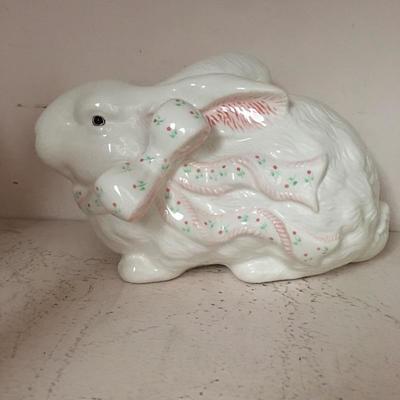 Lot 101 - Colony of Rabbits