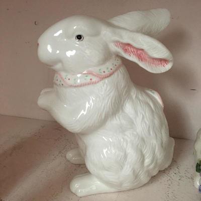 Lot 101 - Colony of Rabbits