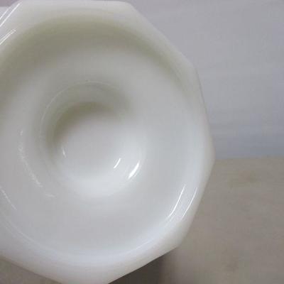 Lot 153 - Milk Glass Bowl