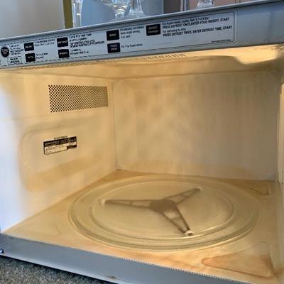 Lot 110- GE Microwave