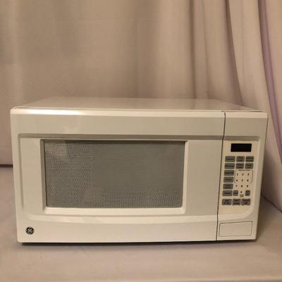 Lot 110- GE Microwave