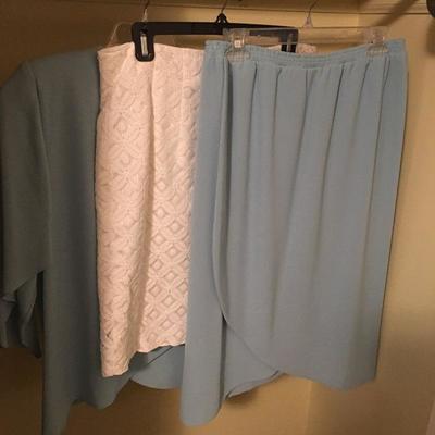 Lot 120 - Ladies Formal Wear