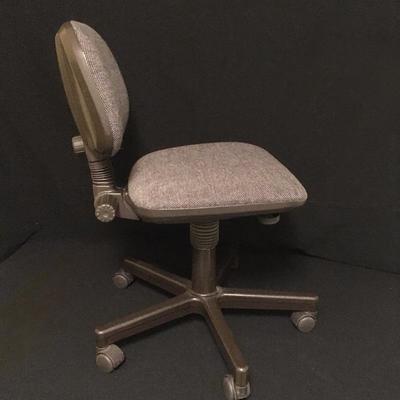 Lot 122 - Computer Desk & Chair