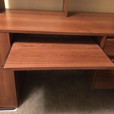 Lot 122 - Computer Desk & Chair