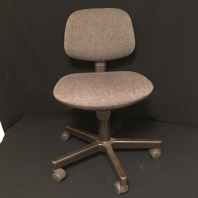 Lot 122 - Computer Desk & Chair