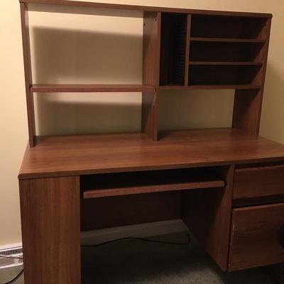 Lot 122 - Computer Desk & Chair