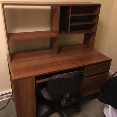 Lot 122 - Computer Desk & Chair