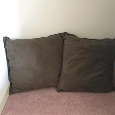 Lot 123 - Pillows & Blankets
