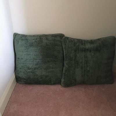 Lot 123 - Pillows & Blankets