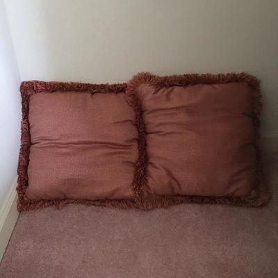 Lot 123 - Pillows & Blankets
