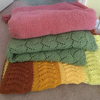 Lot 123 - Pillows & Blankets