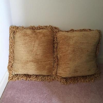 Lot 123 - Pillows & Blankets