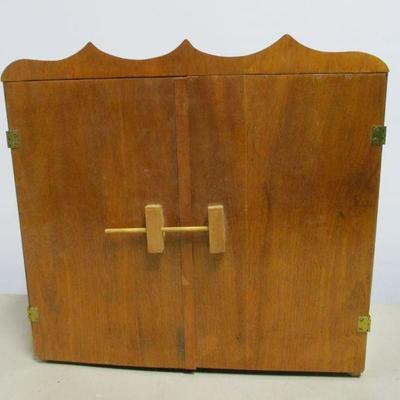 Lot 189 - Barbie & Ken Dolls & Toys - Storage Case & Cloths 