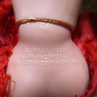 Lot 189 - Barbie & Ken Dolls & Toys - Storage Case & Cloths 