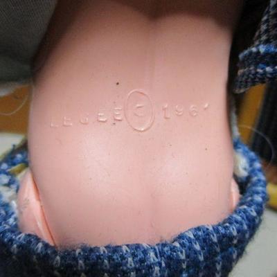 Lot 189 - Barbie & Ken Dolls & Toys - Storage Case & Cloths 