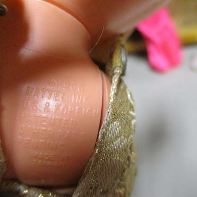 Lot 189 - Barbie & Ken Dolls & Toys - Storage Case & Cloths 